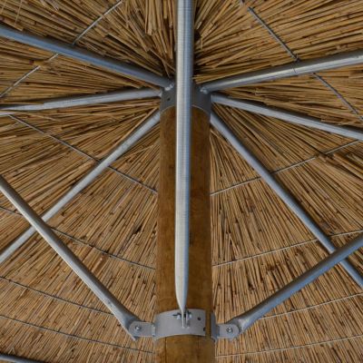 Straw Umbrella 2.5x2.5 with pine pole HM5410